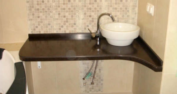 Стільниця в ванну під раковину