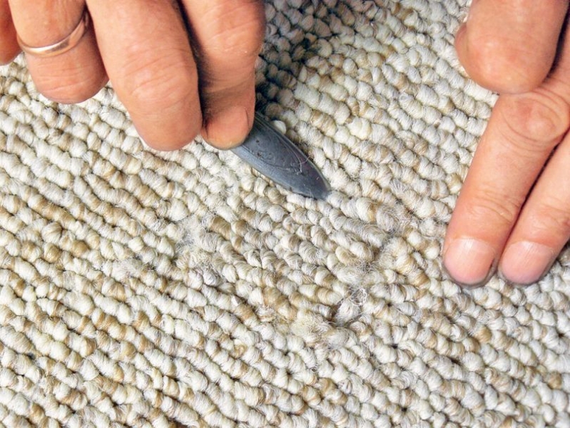 Как отремонтировать ковролин своими руками: делаем незаметную латку