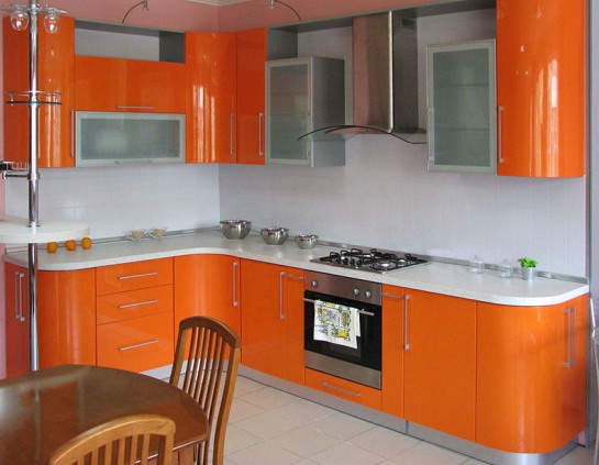 Помаранчевий колір кухні