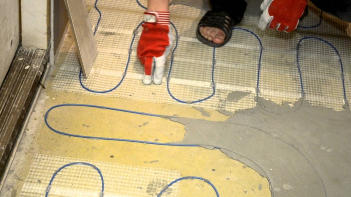 Монтаж теплої підлоги під плитку