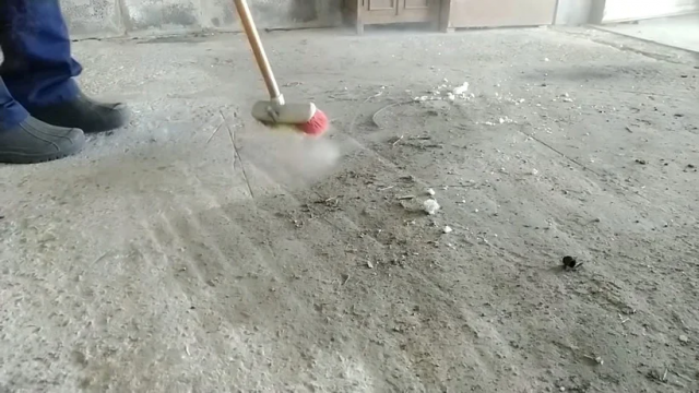 Обезпилювання бетонної підлоги: що робити, якщо пилить, як очистити, прибрати пил, чим покрити, залити, склади