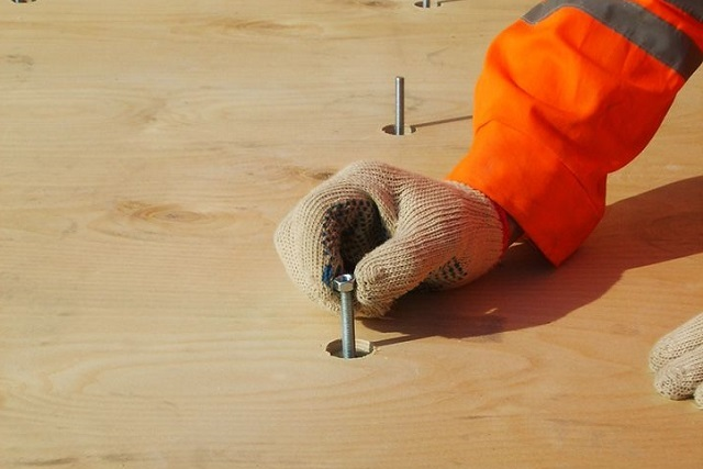 Укладання фанери на бетонну підлогу: як постелити, кріпити, яким клеєм приклеїти, відео