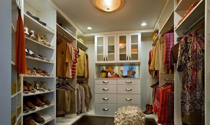 Дизайнерські варіанти облаштування гардеробної кімнати